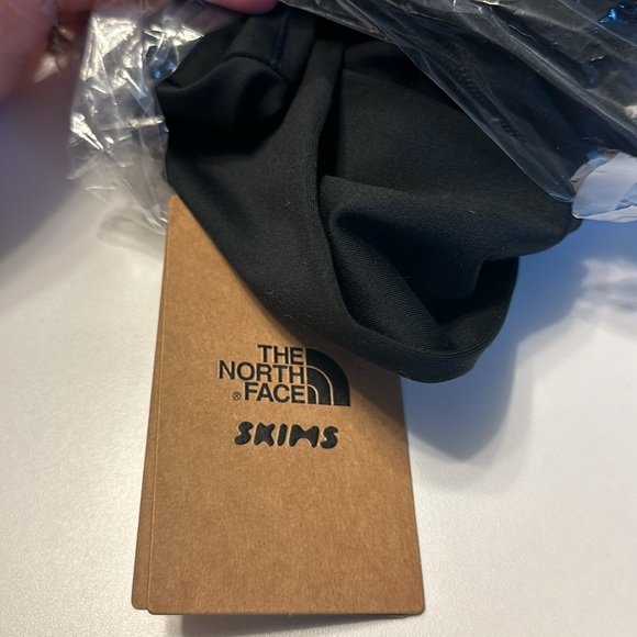 The North Face x SKIMS Refina Bodysuit - Picture 6 of 7